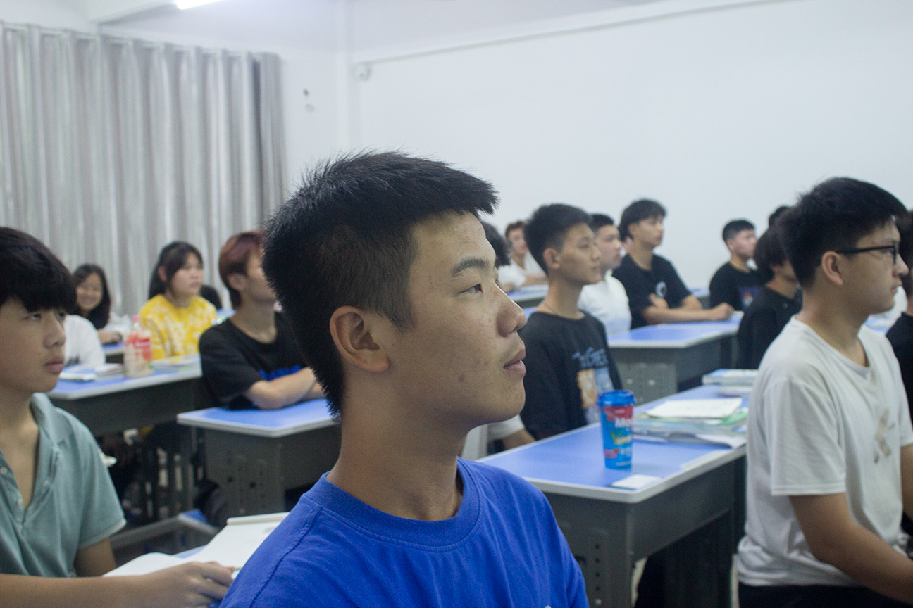 奮斗成就夢(mèng)想！振寧師生觀看央視《2022開學(xué)第一課》(圖9)